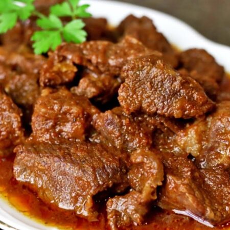 Combo 12 – Res Guisada / Stewed Beef