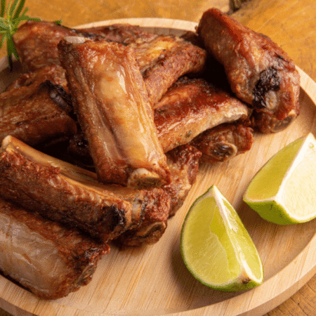 Costillas de cerdo fritas / Fried pork ribs